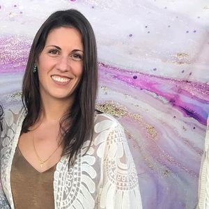 Meet your Posher, Larissa